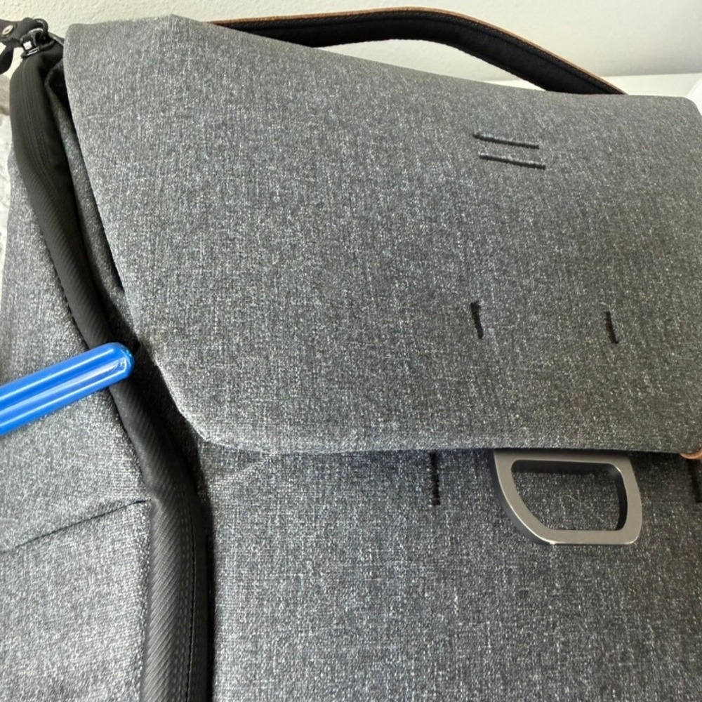 Peak Design Everyday Backpack 30L V2 Unisex Charcoal Gray Camera Travel Bag GUC - Picture 10 of 16